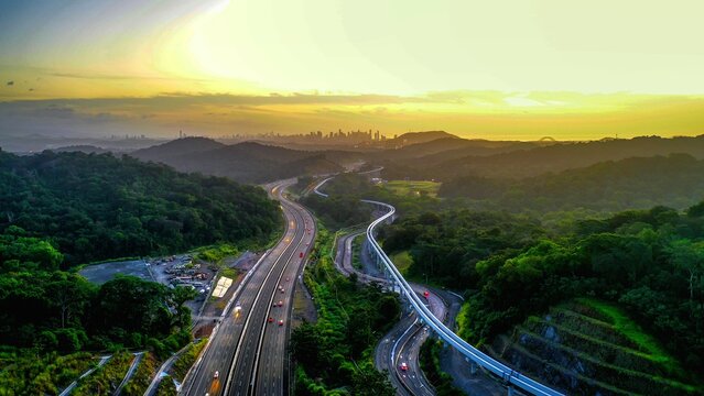 Vista de la ciudad de Panama desde la autopista Roberto F. Chiari