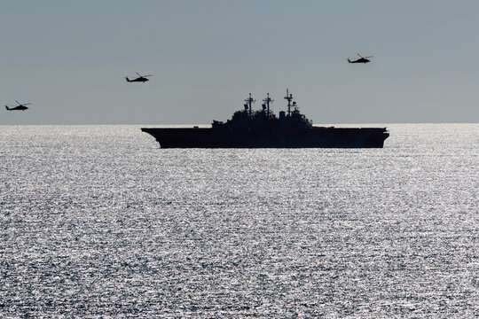 Three Helicopters Protect US Crude Oil Ship Strait of Hormuz