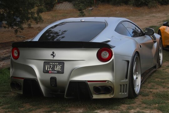 Ferrari f12 berlinetta supercar, V12 ferrari 