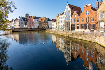 Obraz premium Medieval architecture along Spiegelrei canal in Brugge, Belgium