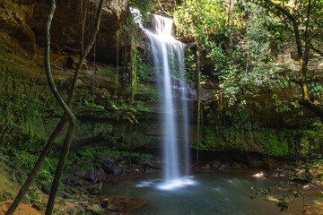 Obraz premium Cachoeira no distrito de Taquaruçu, cidade de Palmas, Estado de Tocantins, Brasil