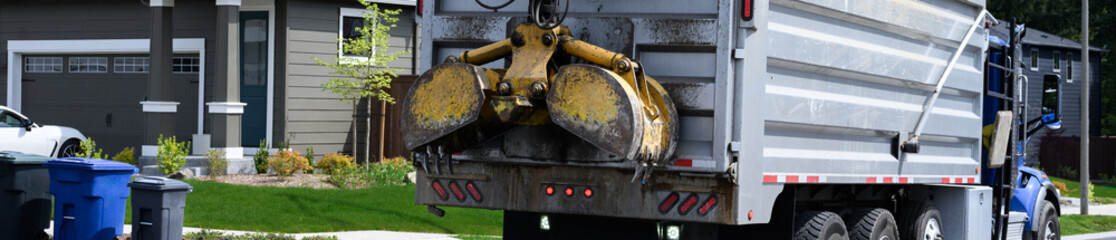 Specialized Grapple Truck with grapple loader knuckle boom secured on back of truck, heavy duty industrial truck to empty dumpsters and remove waste and garbage  © knelson20