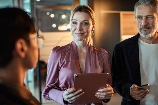 Business team meeting with female leader in modern office