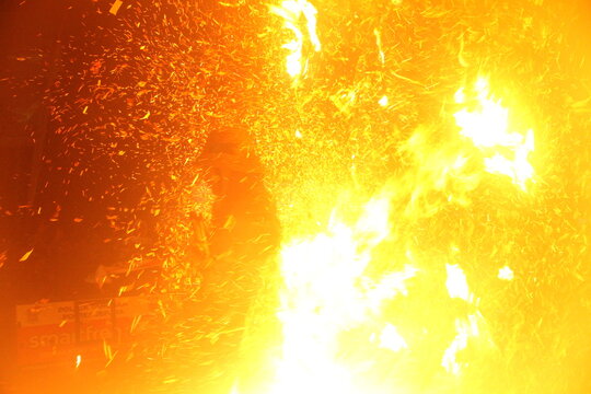 perang obor, fire in the night