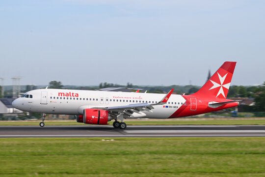 Avion Atterrissage Brussels Airport Airbus Malta