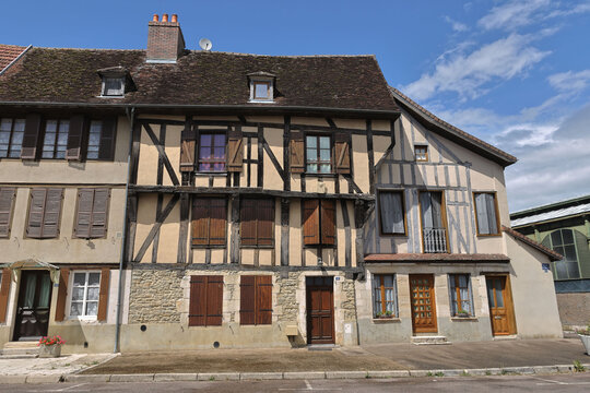 Chaource - Maison &agrave; pans de bois