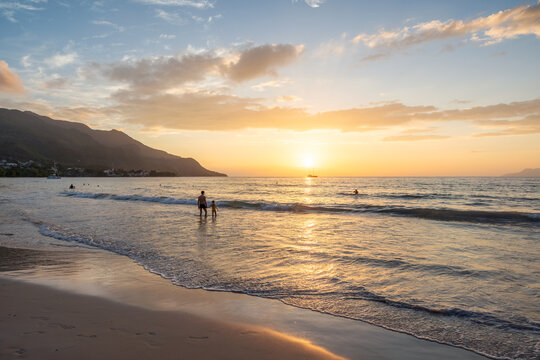 Sunset at Beau Vallon Beach, Mah&eacute;, Seychelles