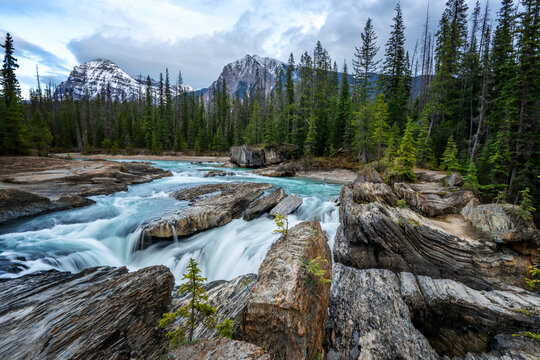 Natural Bridge falls with turquoise water in Yoho National Park