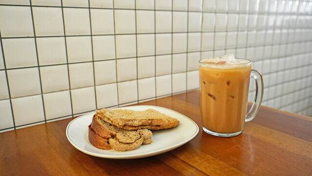 Roti Bakar Selai Srikaya, toasted brioche loaf with kaya jam served with thai tea