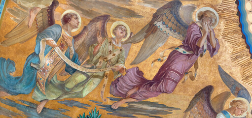 Obraz premium MONZA, ITALY - MARCH 19, 2026: The fresco of angel adorated Jesus the Pantokrator in main apse of the church Chiesa di San Carlo by Grandi from year 1925.