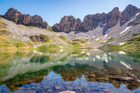 El Ib&oacute;n de Acherito a 1.875 m de altitud, est&aacute; situado en el valle de Hecho, municipio de Ans&oacute;, en la comarca de Jacetania, en el Parque Natural de los Valles Occidentales, Huesca, Aragon, Espa&ntilde;a