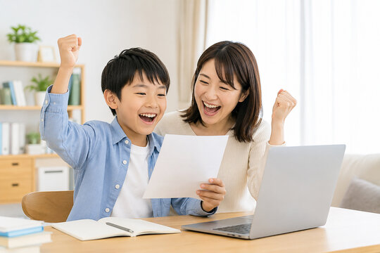 中学受験合格を喜ぶ親子 合格発表を確認する母親と息子