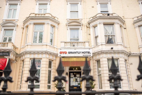 
LONDON - SHEPHERDS BUSH GREEN &ndash; OYO Grantly Hotel Victorian building exterior
