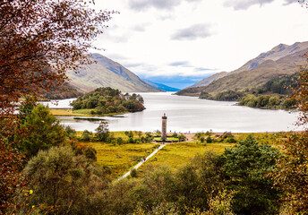 Naklejka premium Autumn Colours at Glenfinnan overlooking Loch Shiel and the Glenfinnan Monument