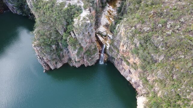 Aerial views of the Capit&oacute;lio Canyons in Minas Gerais, Brazil, showcasing dramatic rock cliffs, emerald waters of Furnas Lake, breathtaking landscapes, and one of the country's most iconic natural att