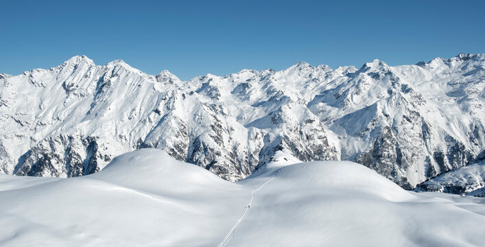 Switzerland, Bagnes, Cabane Marcel Brunet, Mont Rogneux, ski touring in the mountains