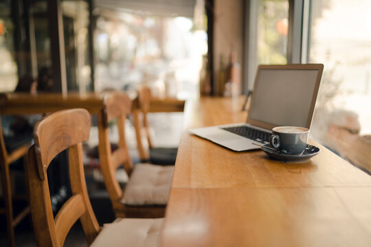 Laptop with blank screen in coffee shop
