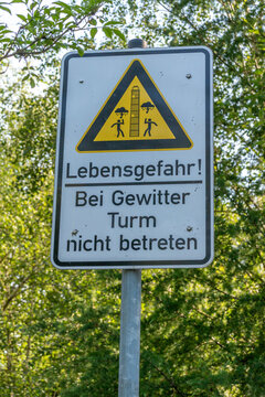 Warnschild vor Gewitter