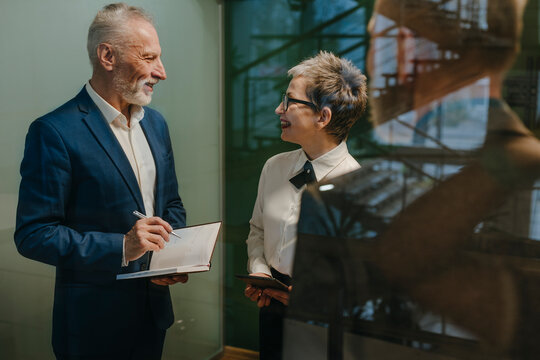 Businessman and businesswoman having a discussion at the office