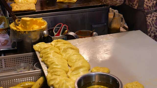 Making Crispy Roti, street food, Thailand