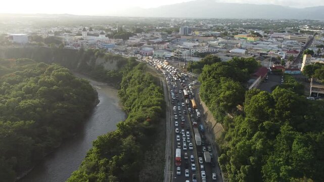 Los tapones y trancones en Santiago de los Caballeros