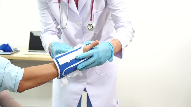 Hand bandages and first-aid bandages, with care, attention, and assistance in the office, for emergency nurses, trainers, and personnel in treating wounds or accident injuries, along with on-site trai