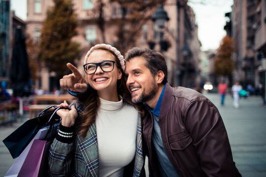 Happy couple shopping and sightseeing on a city street