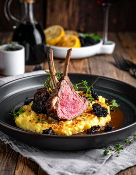 Lammfilet mit Tr&uuml;ffel-Kartoffelgratin