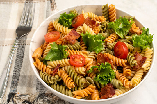 rotini  blt garden salad  with  bacon
