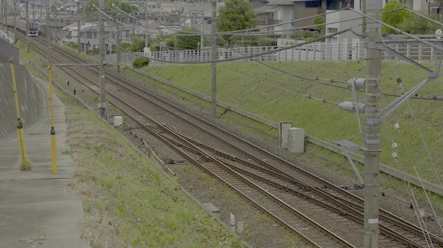 東急田園都市線の南町田グランベリーパーク駅へ向かう東京メトロ08系電車