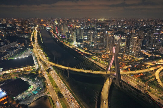 Aerial night view of Oct&aacute;vio Frias de Oliveira Bridge, the cable-stayed bridge over Marginal Pinheiros in S&atilde;o Paulo, with vehicle traffic - S&atilde;o Paulo, Brazil