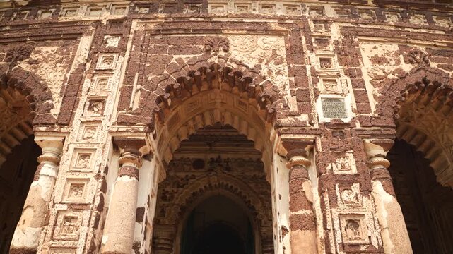 This is the Radhashyam Temple, which is located in Bishnupur. The idols of Radha Shyam Nitai Gaud and Thakur were worshipped in the temple.