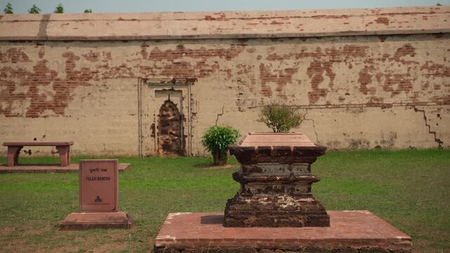 This is the Radhashyam Temple, which is located in Bishnupur. The idols of Radha Shyam Nitai Gaud and Thakur were worshipped in the temple.