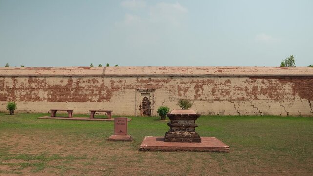 This is the Radhashyam Temple, which is located in Bishnupur. The idols of Radha Shyam Nitai Gaud and Thakur were worshipped in the temple.