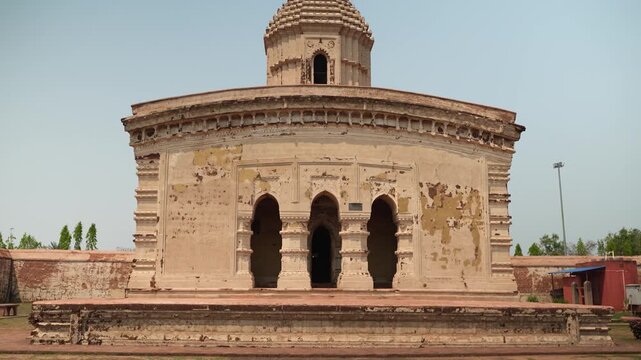 This is the Radhashyam Temple, which is located in Bishnupur. The idols of Radha Shyam Nitai Gaud and Thakur were worshipped in the temple.