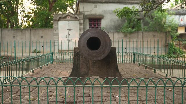This is the Dalmadal Cannon. Bishnupur's King Bhaskar Rao drove out the Bargi forces using this Dal Madal cannon.
