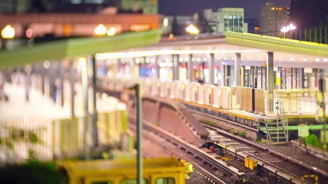 東京・帰宅ラッシュ　タイムラプス　シフトレンズ逆アオリ