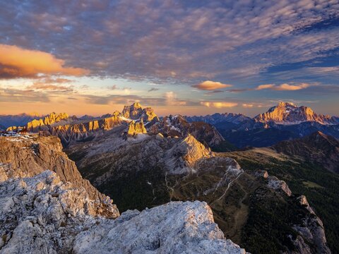 Alpengl&uuml;hen, Rifugio Lagazuoi and rugged Dolomite peaks at sunset, Monte Pelmo in the middle, Civetta on the right, Dolomites, Alps, Belluno province, Veneto, Italy
