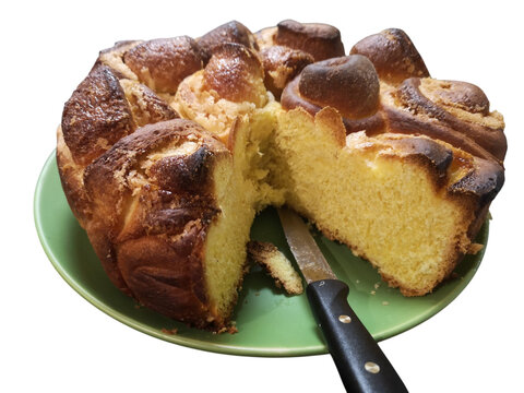 Sweet brioche bread on green plate with knife