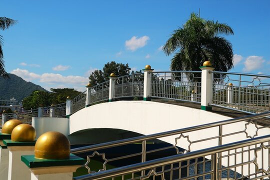 This photo shows the arch bridge area decorated with an octagonal star (Islamic architecture) located in the Darussalam Grand Mosque complex, West Sumbawa, West Nusa Tenggara.