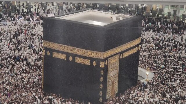 Mecca, Saudi Arabia - May 30, 2025 : Umrah pilgrims from different countries in the courtyard of the Grand Mosque, Mecca, during the month of&nbsp;Ramadan&nbsp;1446&nbsp;H.