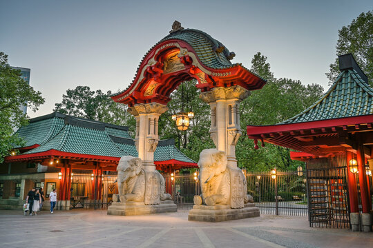 Elefantentor, Zoologischer Garten, Budapester Stra&szlig;e, Tiergarten, Mitte, Berlin, Deutschland