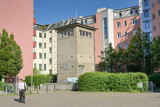 Gedenkst&auml;tte G&uuml;nter Litfin, alter Wachturm der DDR an der ehemaligen Berliner Mauer, Kieler Stra&szlig;e, Mitte, Berlin, Deutschland