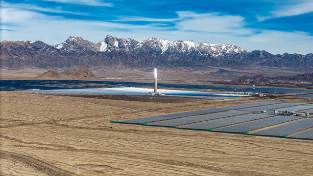 Integrated CSP & PV Power Station Between Gobi and Snow Mountains, Delingha, Qinghai, China