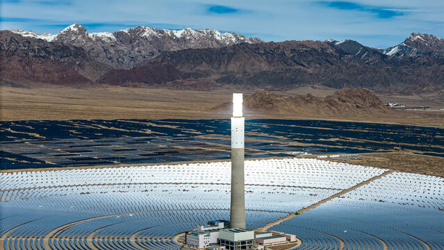 Molten Salt CSP Plant Under Snow Mountains, Delingha, Qinghai, China