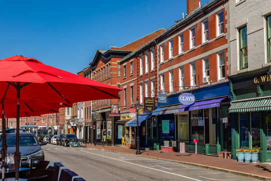 Portsmouth, NH, US - October 2, 2025: Downtown of this seaside city with its quaint streets with 19th century brick buildings. and trendy shops and restaurants with outdoor dining.