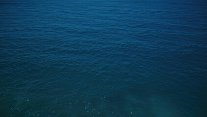 Obraz premium Quiet vast ocean water with deep blue hues perfect for editorial background