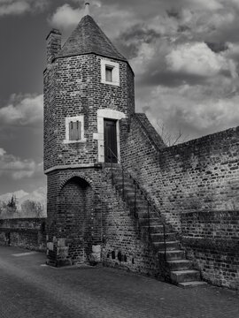 Black-and-white photograph of the old historical watchtower in Zons.