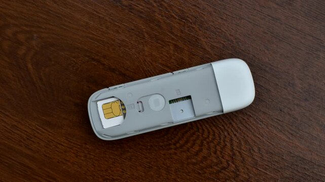 4G 5G 6G USB modem close-up, representing the advanced technology of fast and efficient connection. Detail of 4G 5G 6G USB modem, symbol of fast mobile connectivity for users on the go.