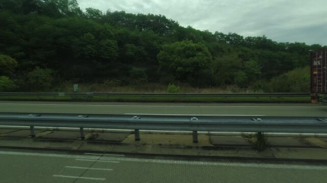 観光バスの車窓から見た春の長野県の田舎の風景